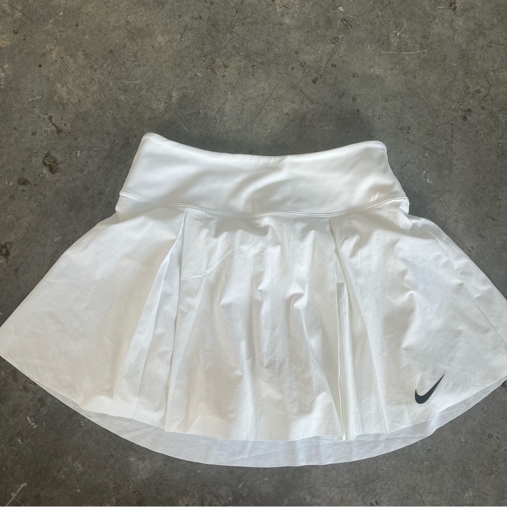 Nike tennis skirt white pleated mini S yoga shorts skort
